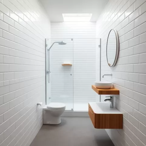 Bardzo mała łazienka z prysznicem