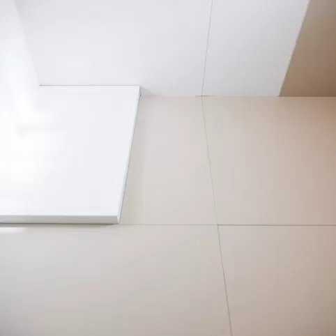 Brodzik czy płytki pod prysznicem