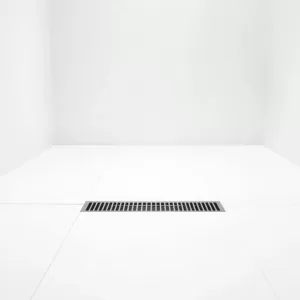 Czy pod kabinę prysznicową kładzie się płytki