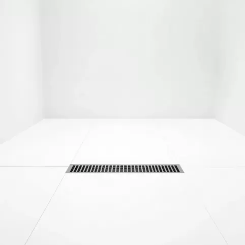 Czy pod kabinę prysznicową kładzie się płytki