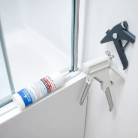 Jak uszczelnić kabinę prysznicową z brodzikiem