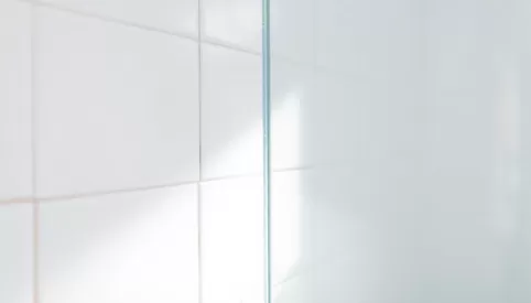 Jaki silikon sanitarny do kabiny prysznicowej