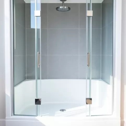 kabina prysznicowa z tylnymi ściankami