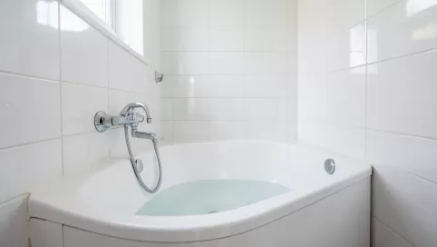 płytka wanna z prysznicem