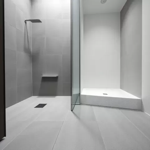 prysznic z brodzikiem czy bez